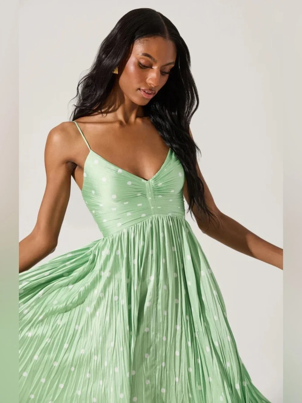 ASTR The Label Maeve Printed Pleated Midi Dress in Mint Polka Dot M - Picture 3 of 6